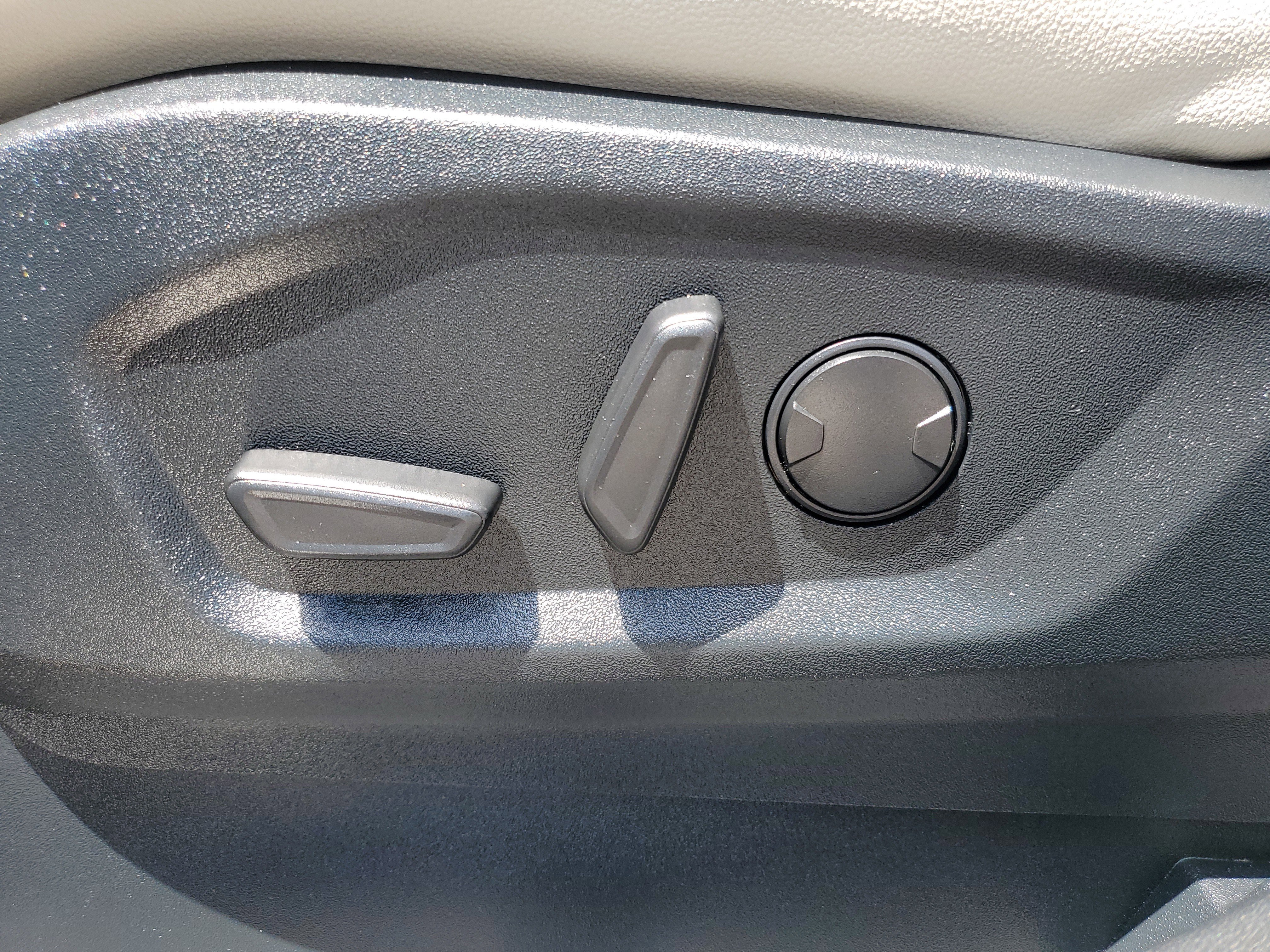 Used 2021 Ford Edge Titanium w/ Cargo Accessory Package FWD image 18