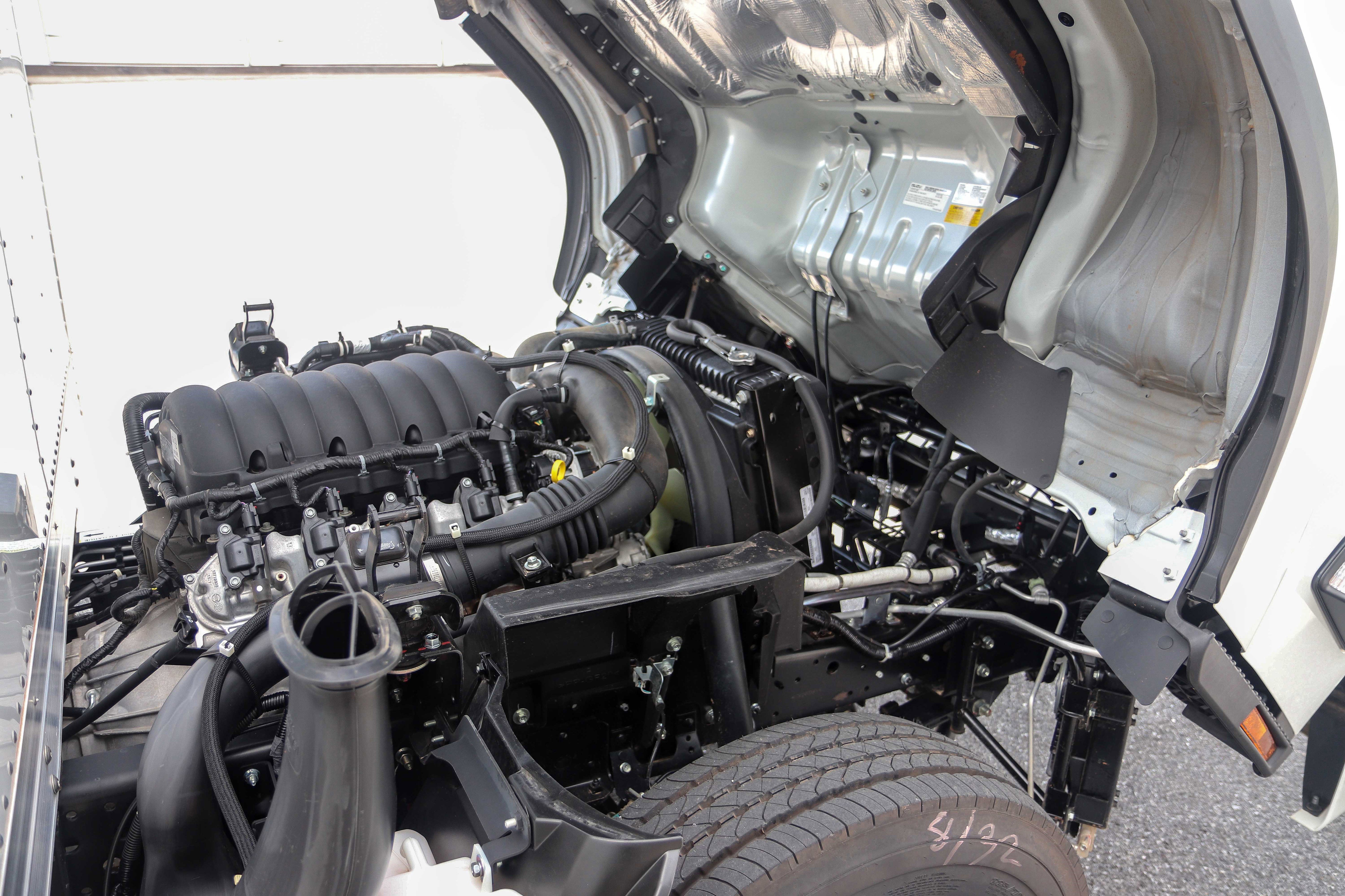 Used 2024 Isuzu NPR image 27