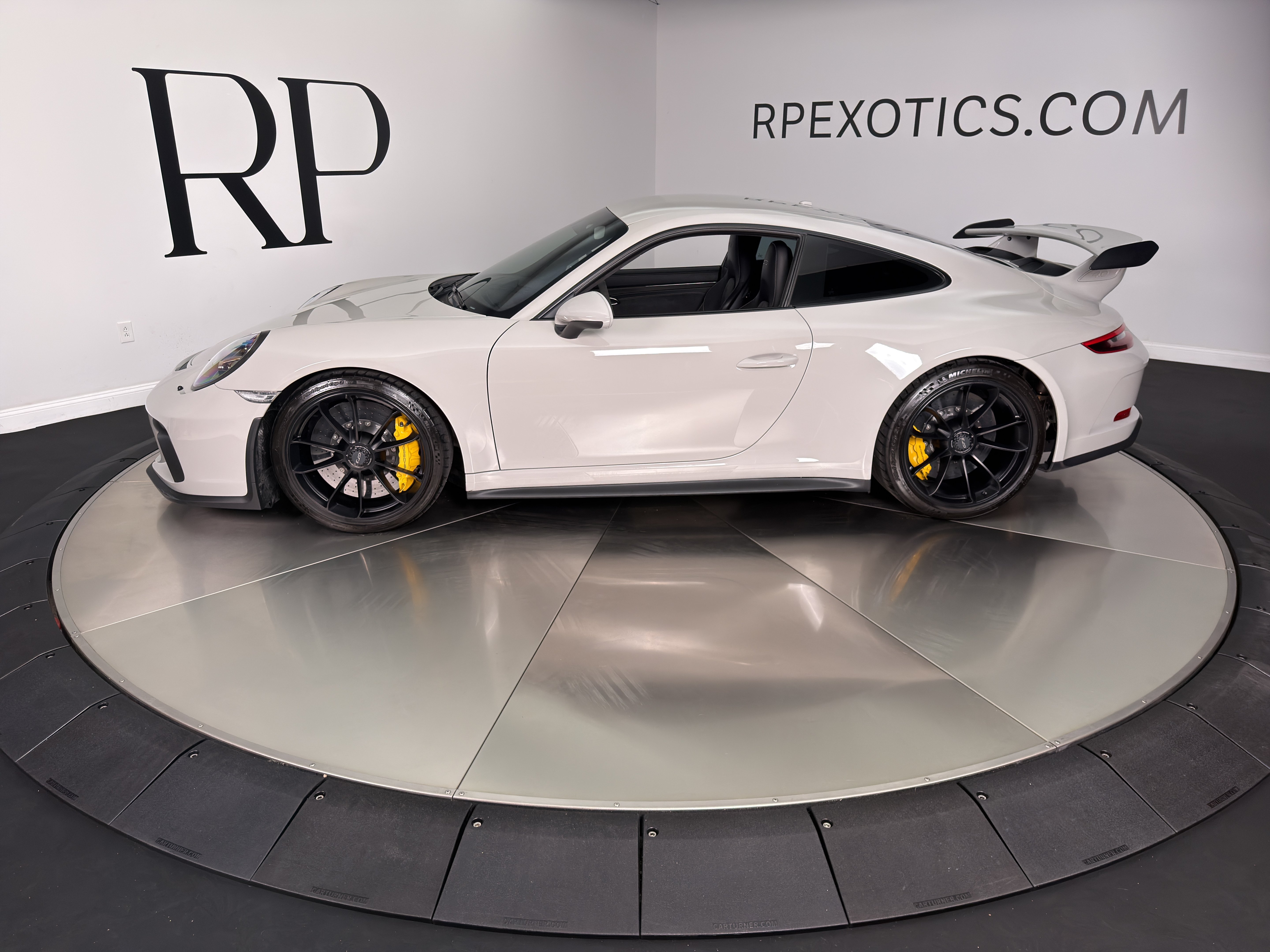 Used 2018 Porsche 911 GT3 RWD image 3