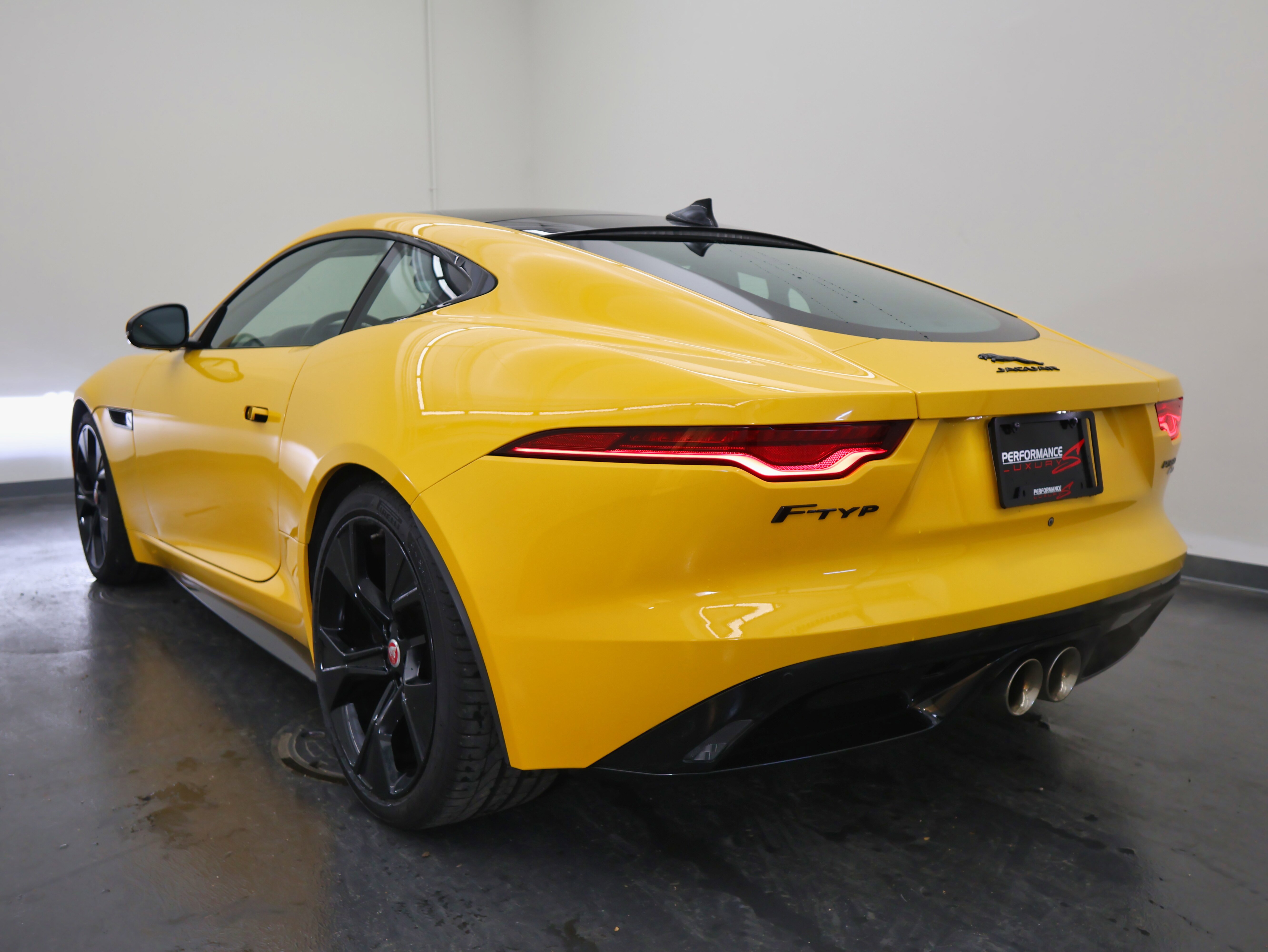 Used 2021 Jaguar F-TYPE R-Dynamic image 5