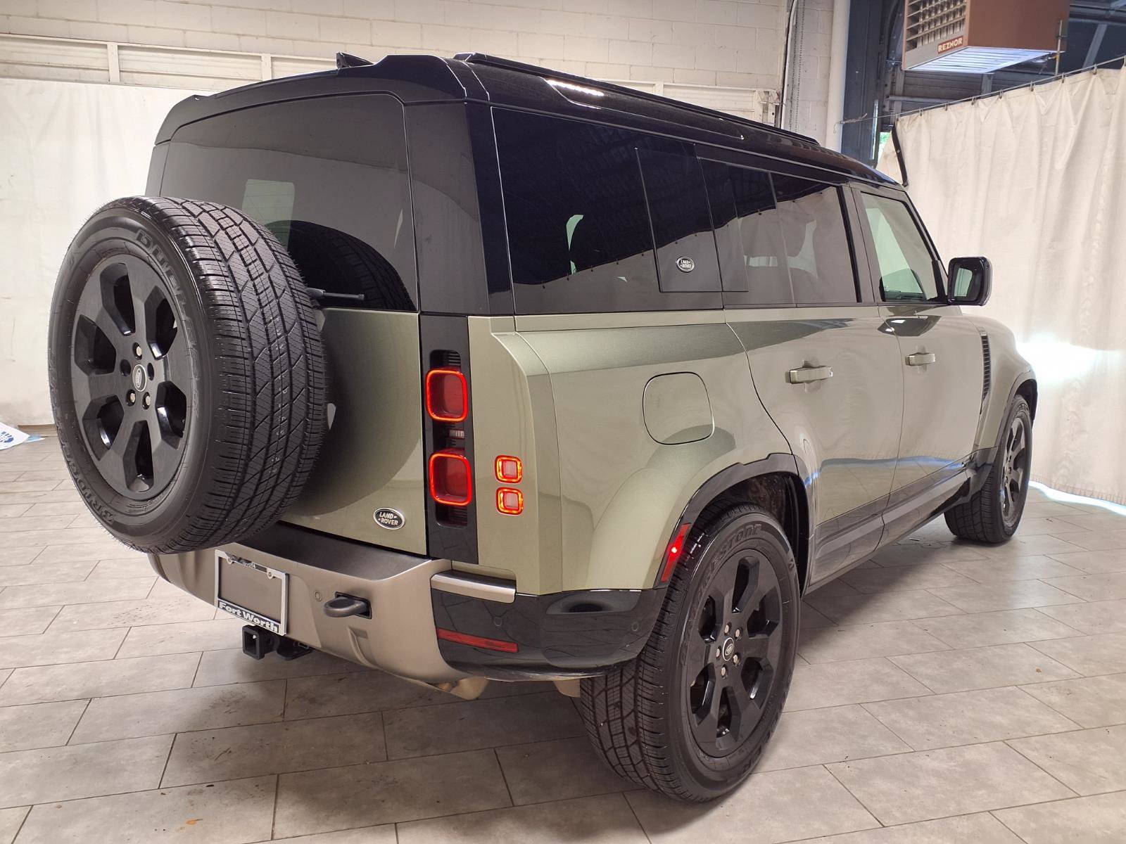 Used 2021 Land Rover Defender 110 X-Dynamic SE AWD/4WD image 9