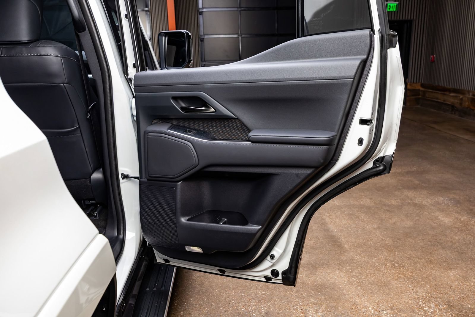 Used 2025 Lexus GX 550 w/ Accessory Package (2T) AWD/4WD image 39