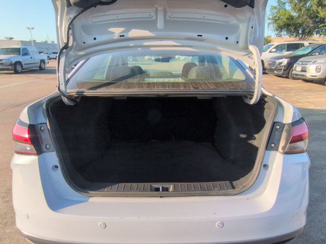 Used 2024 Nissan Versa SR FWD image 6