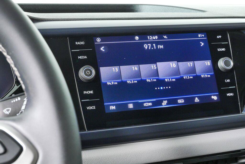 Certified 2022 Volkswagen Taos SE FWD image 12