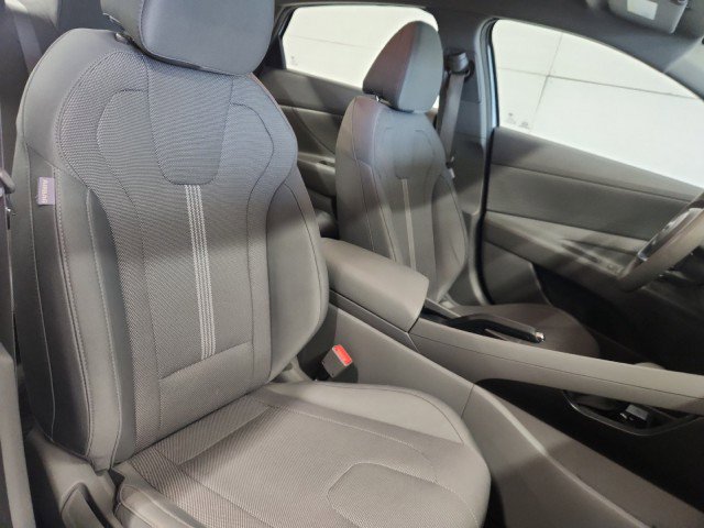 Used 2022 Hyundai Elantra SE image 9