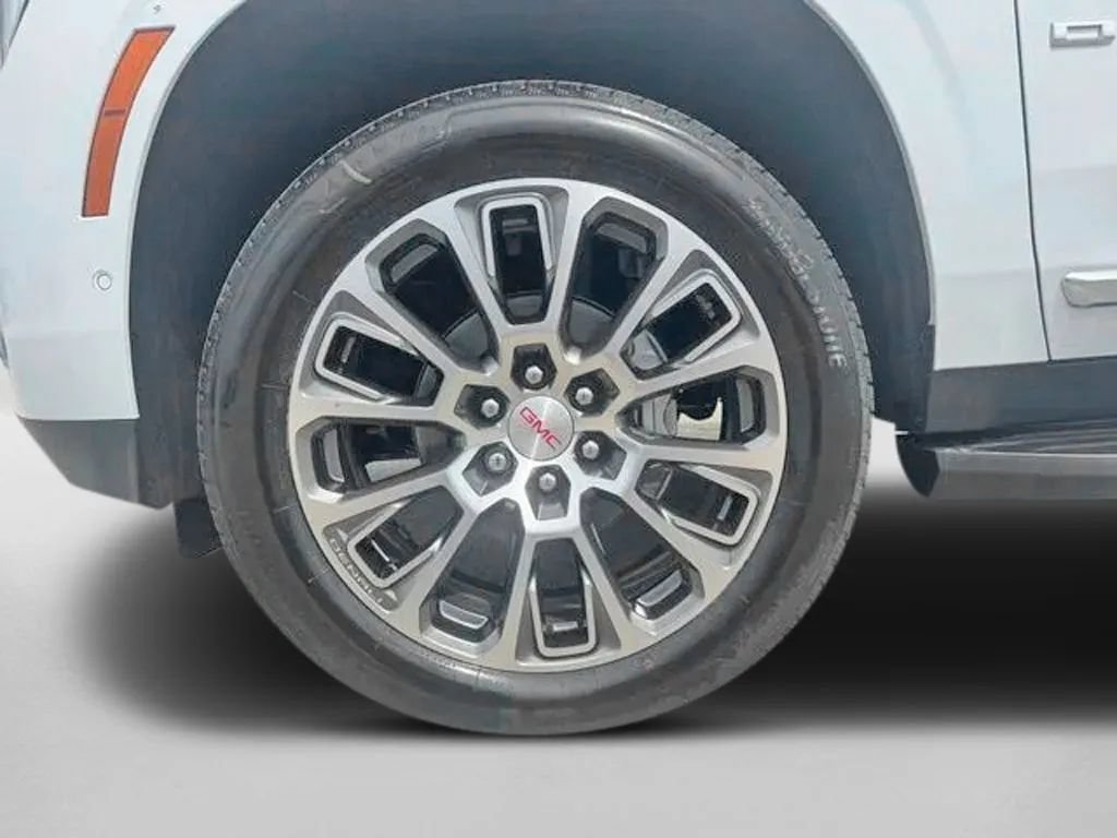 New 2026 GMC Yukon XL Denali w/ LPO, Floor Liner Package AWD/4WD image 32