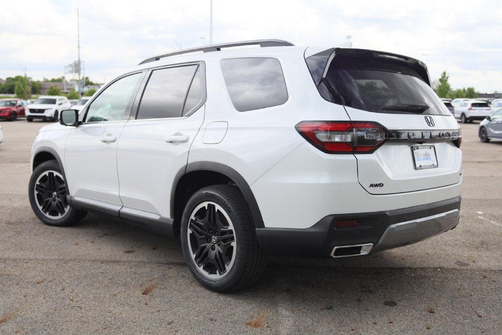 New 2026 Honda Pilot Touring image 4