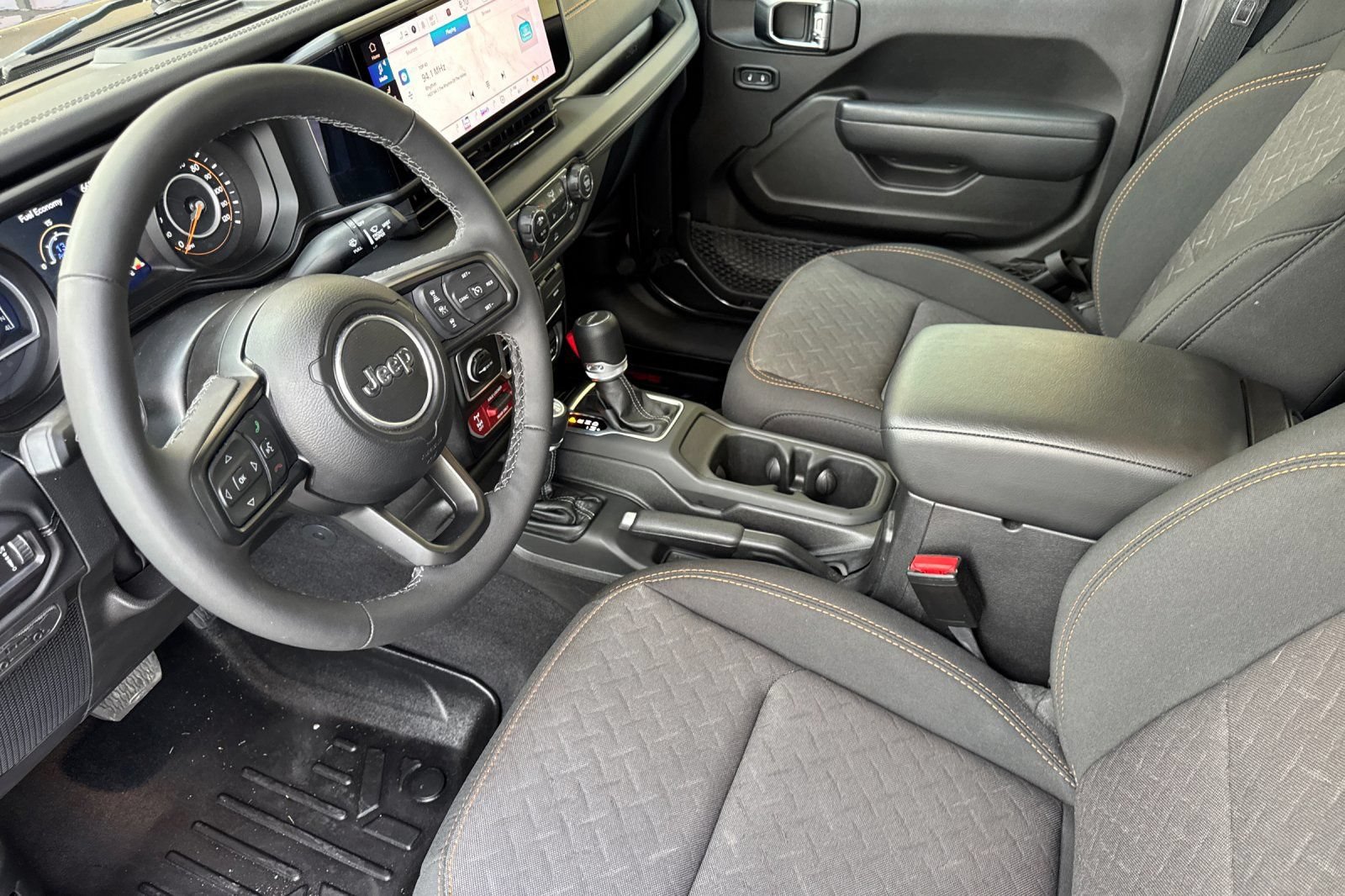 Used 2025 Jeep Gladiator Mojave w/ Convenience Group AWD/4WD image 10