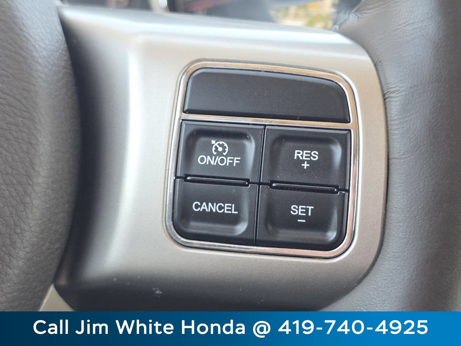 Used 2011 Jeep Grand Cherokee Overland w/ Mopar Chrome Edition Group AWD/4WD image 29