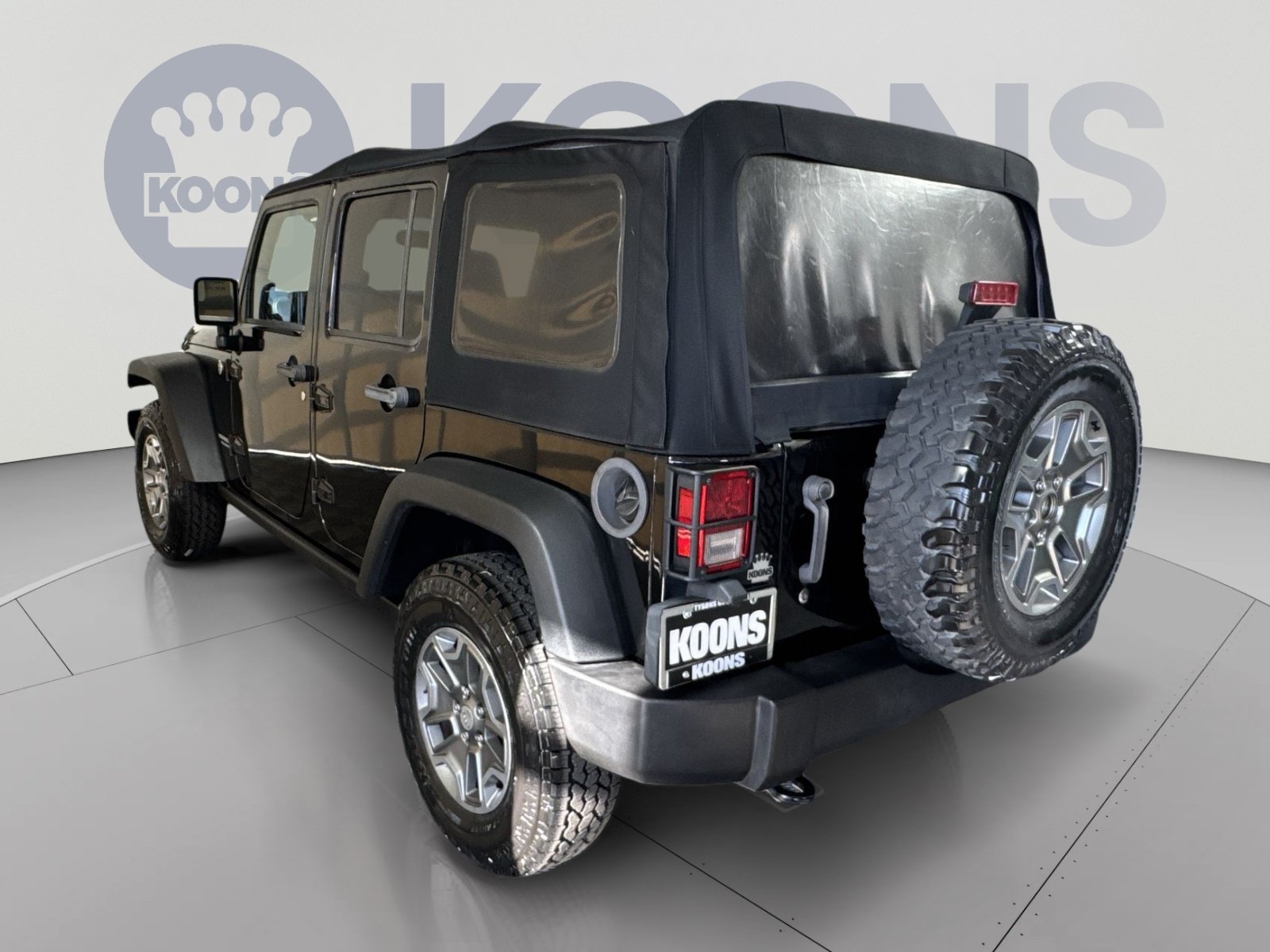 Used 2016 Jeep Wrangler Unlimited Rubicon w/ Connectivity Group AWD/4WD image 4