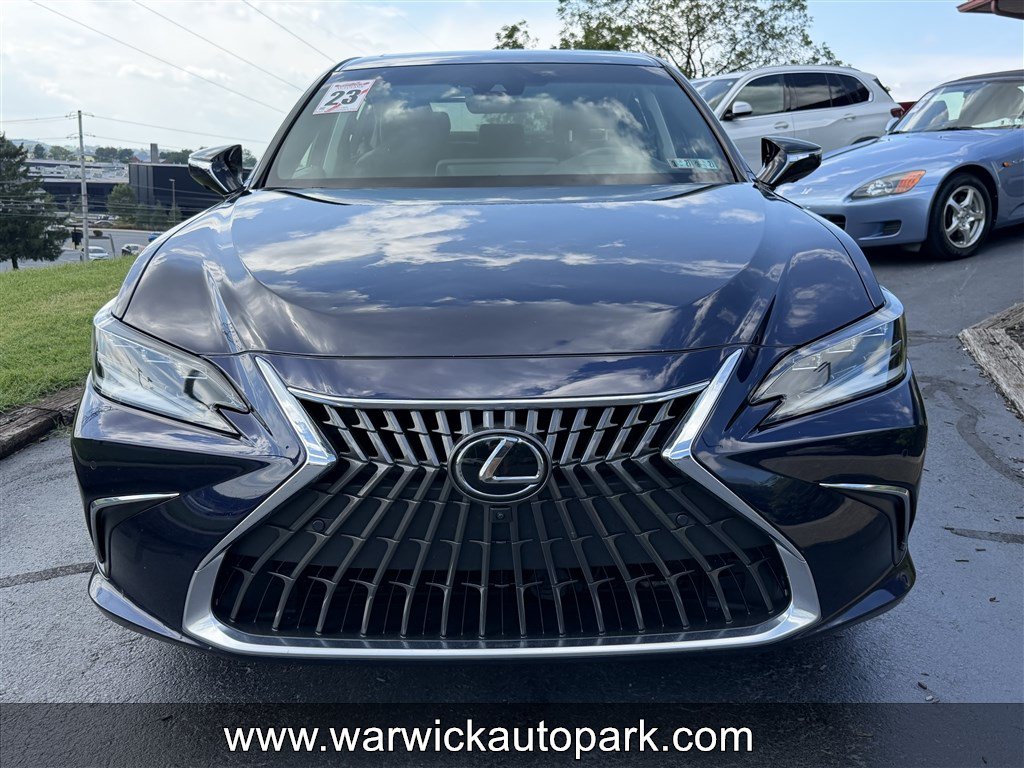 Used 2023 Lexus ES 300h Ultra Luxury w/ Accessory Package (Z1) FWD image 2