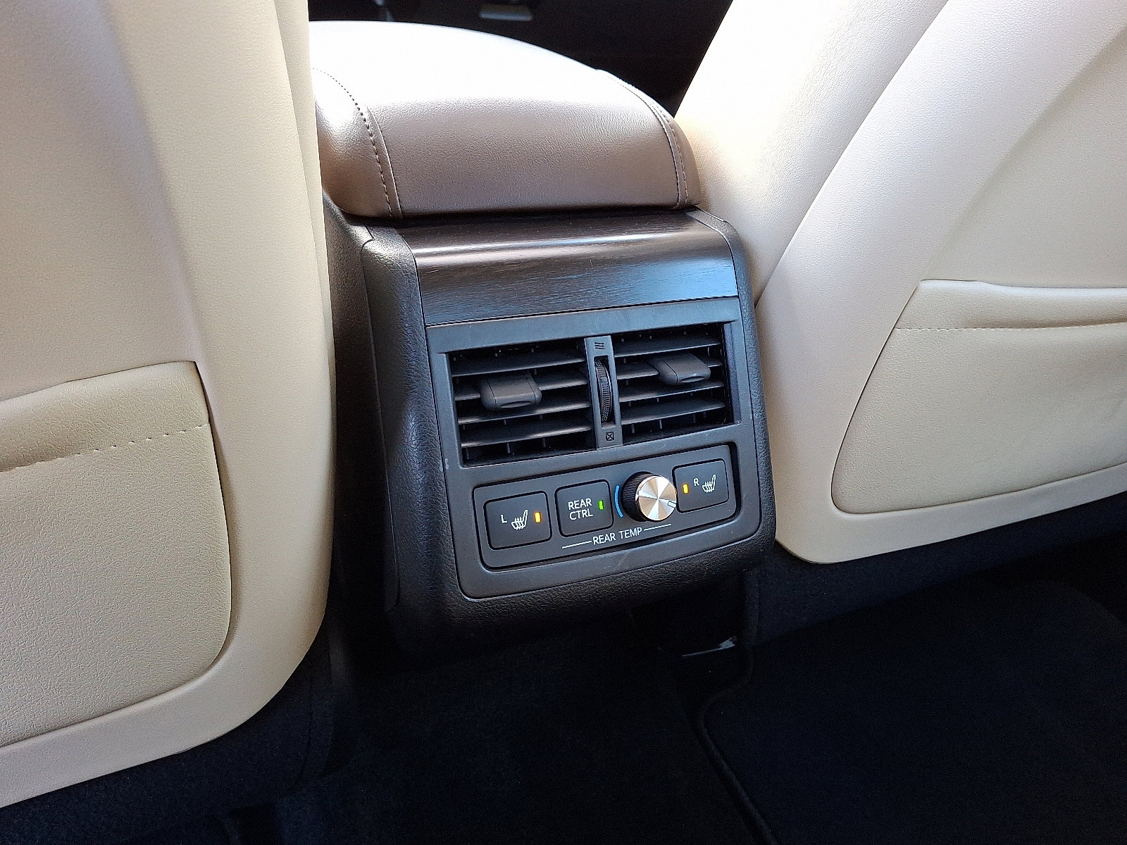 Used 2016 Toyota Avalon Limited image 17