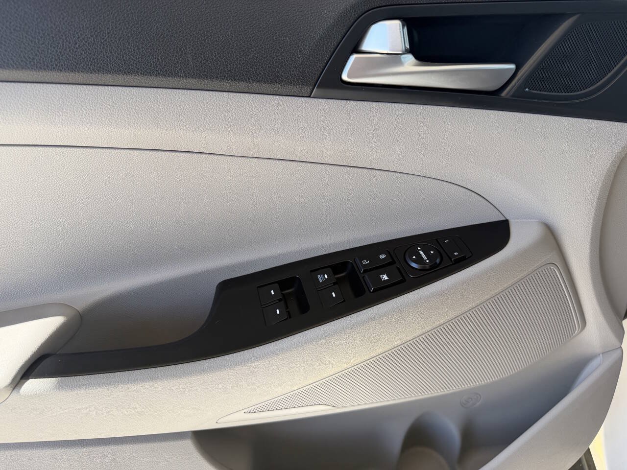 Used 2019 Hyundai Tucson SE FWD image 16