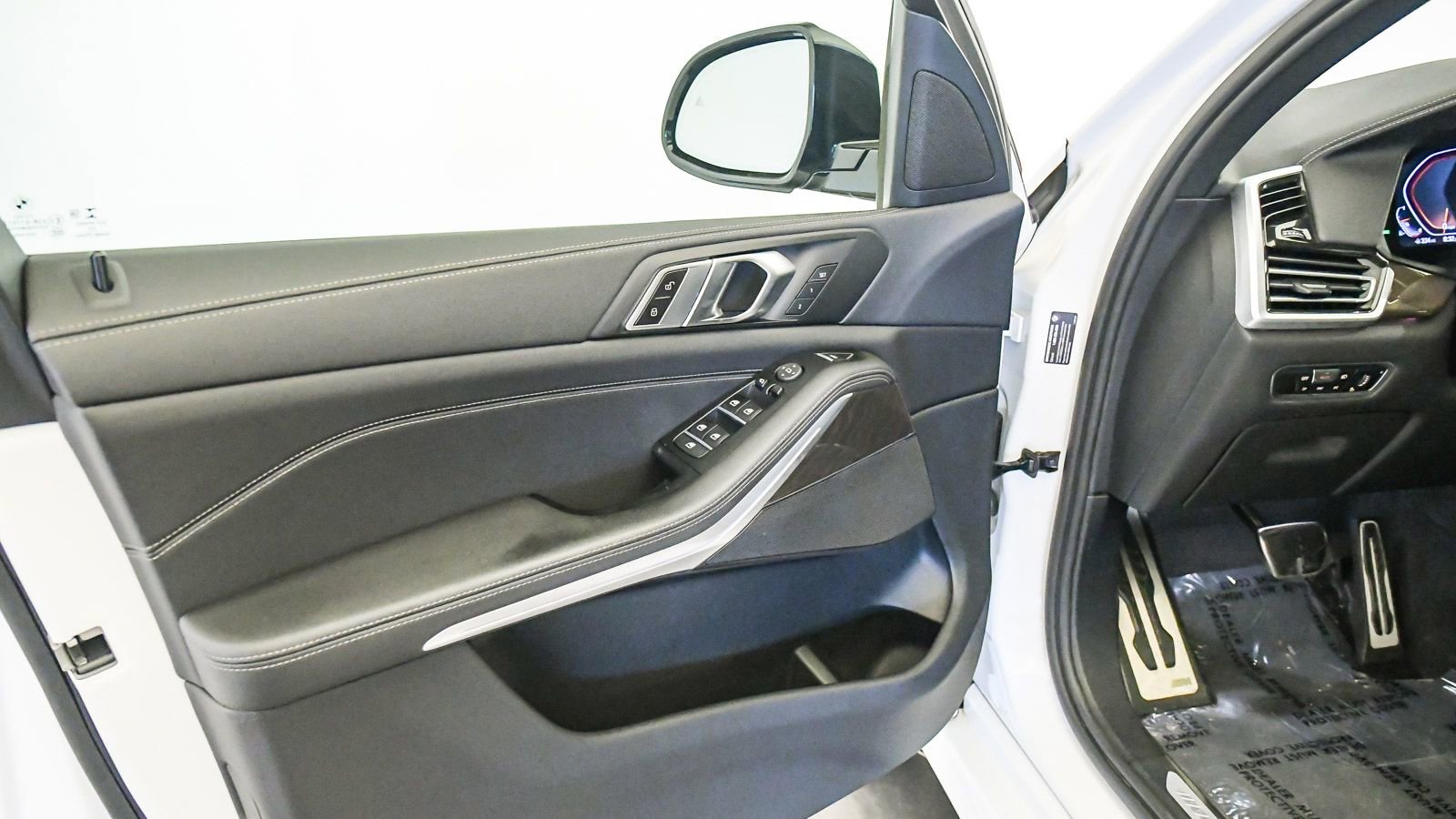 Certified 2022 BMW X5 sDrive40i w/ M Sport Package image 26