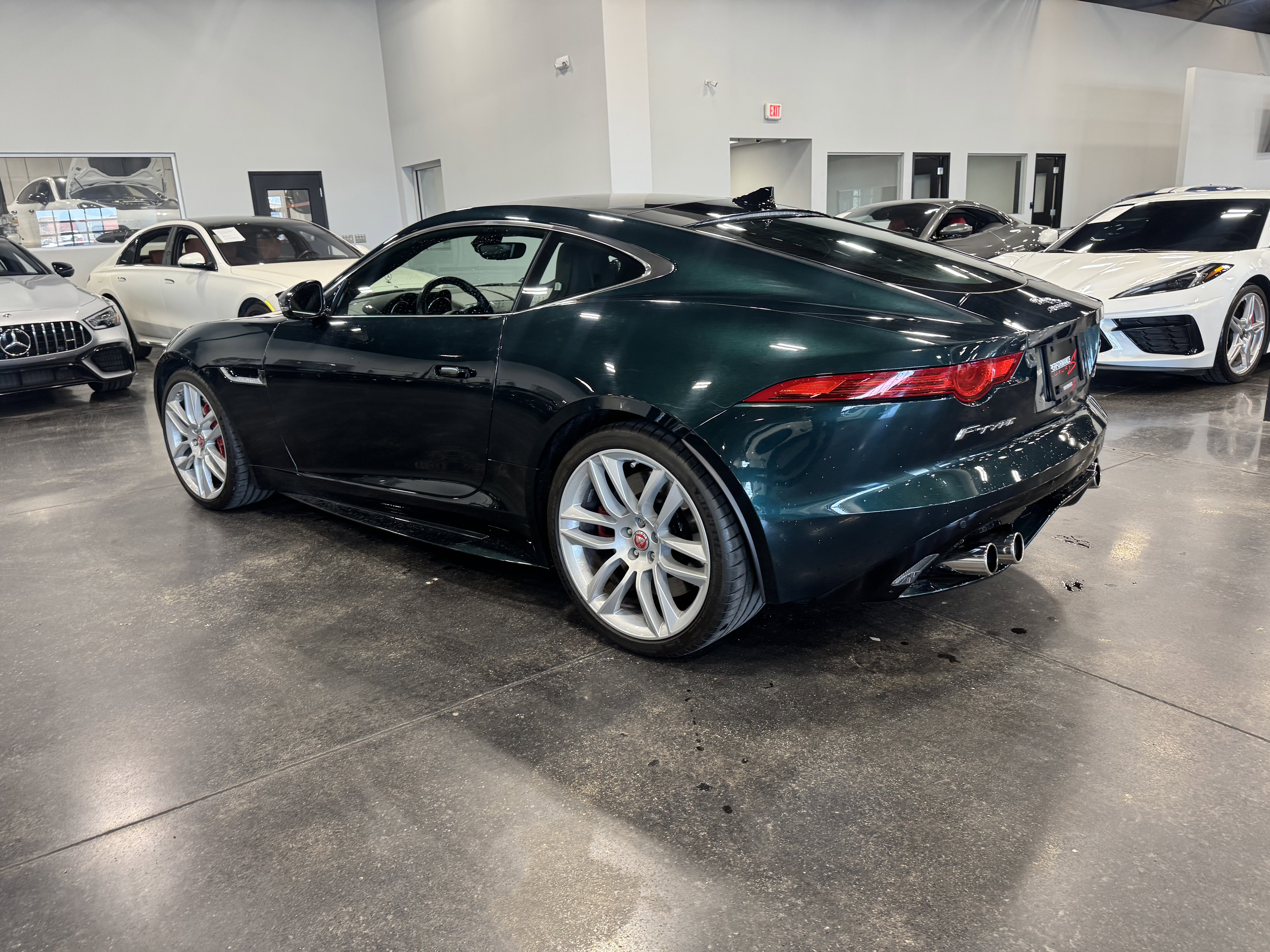 Used 2016 Jaguar F-TYPE R image 21