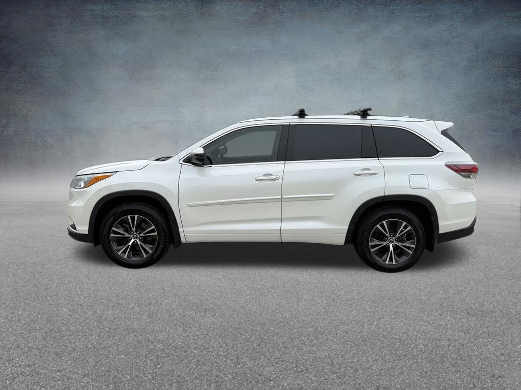 Used 2016 Toyota Highlander XLE AWD/4WD image 3