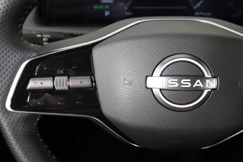 Used 2023 Nissan Ariya AWD image 8