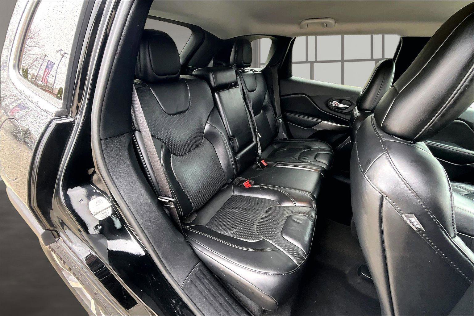 Used 2020 Jeep Cherokee Limited image 26