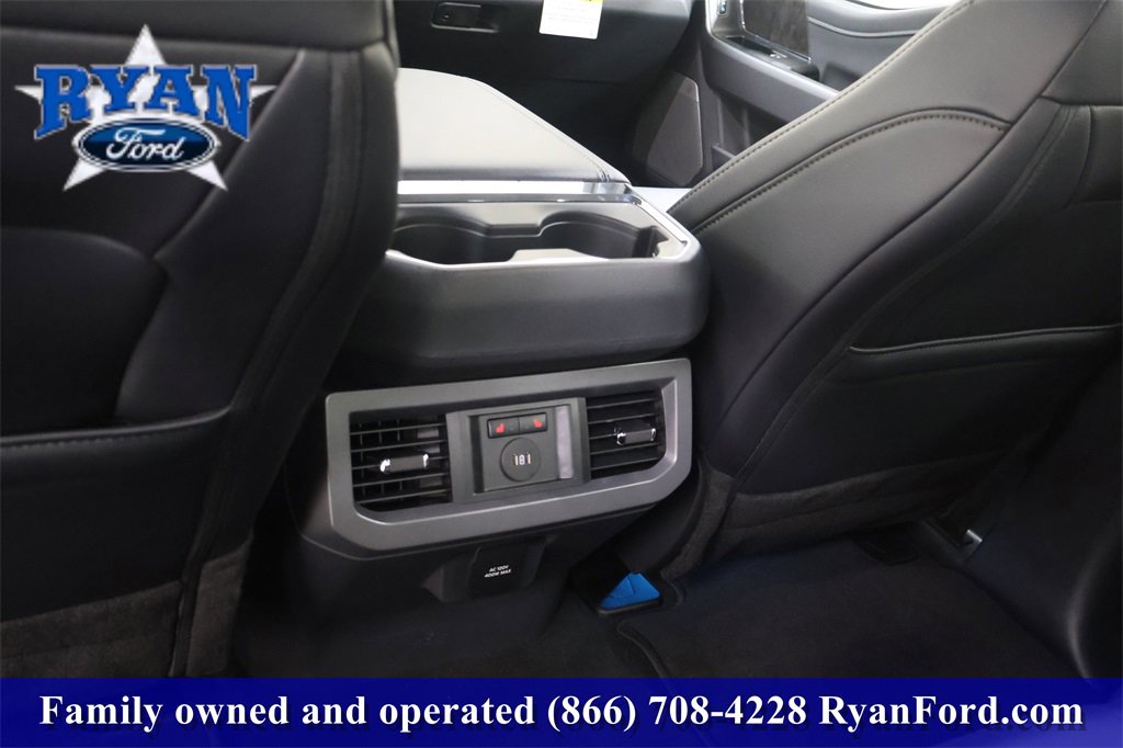 New 2026 Ford F250 Lariat w/ FX4 Off-Road Package image 35