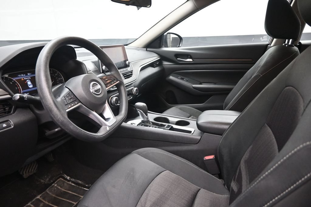 Used 2025 Nissan Altima 2.5 SV FWD image 19