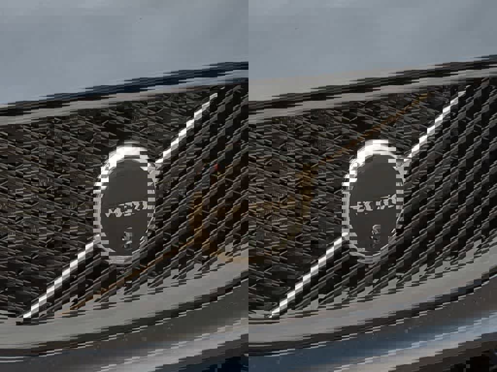 Certified 2026 Volvo XC60 B5 Plus w/ Protection Package Premier image 11