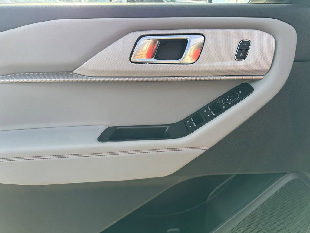 New 2025 Ford Explorer Active w/ Active Comfort Package image 12