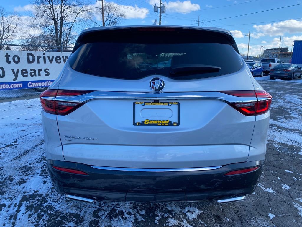 Used 2021 Buick Enclave Essence image 3
