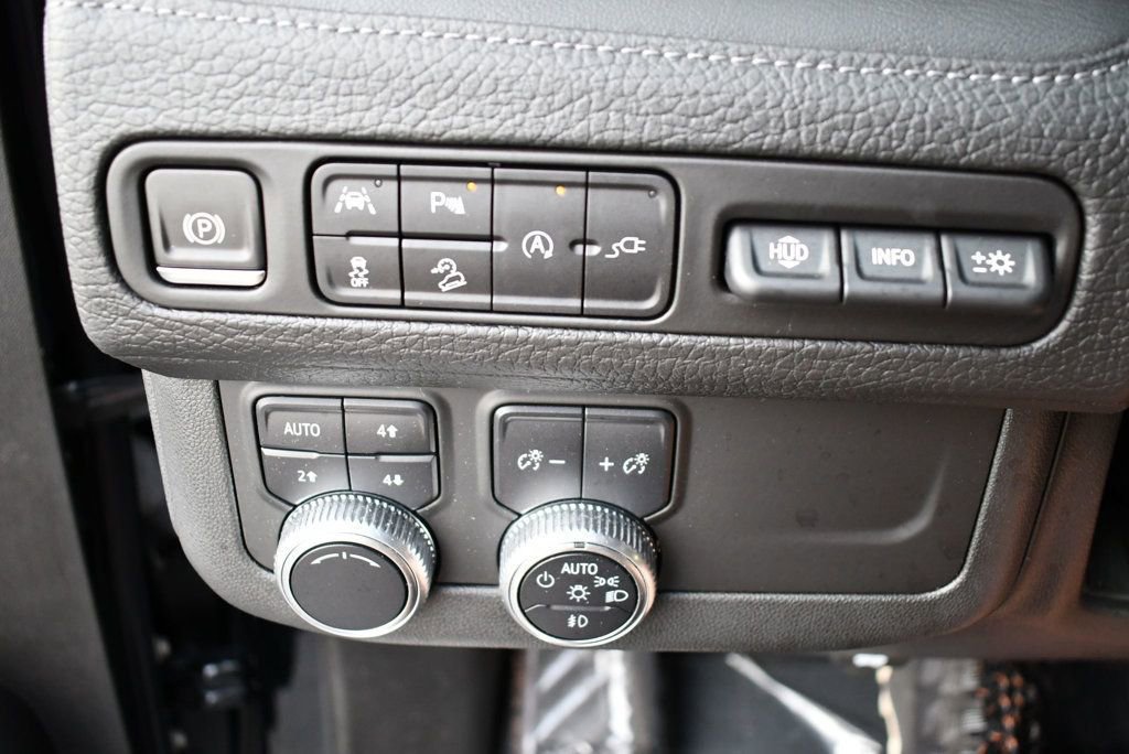 Used 2021 GMC Yukon Denali w/ Denali Premium Package image 73