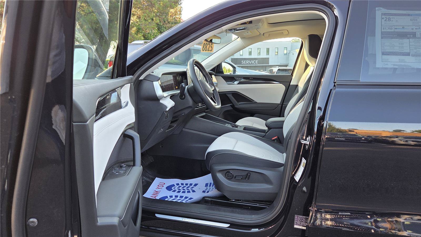 New 2026 Volkswagen Tiguan SE FWD image 13