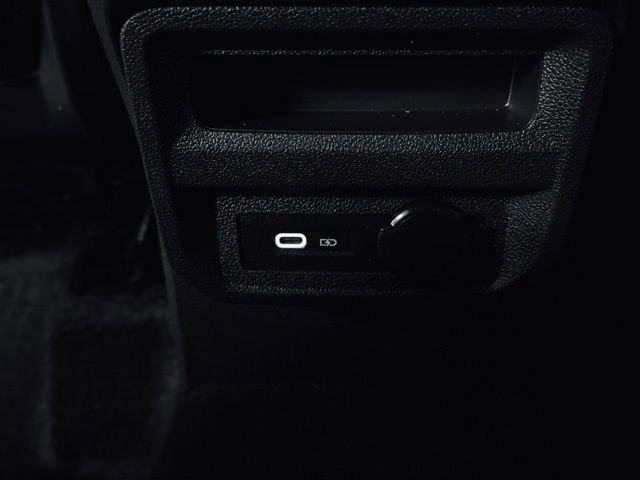 Used 2024 Volkswagen Tiguan SE image 19