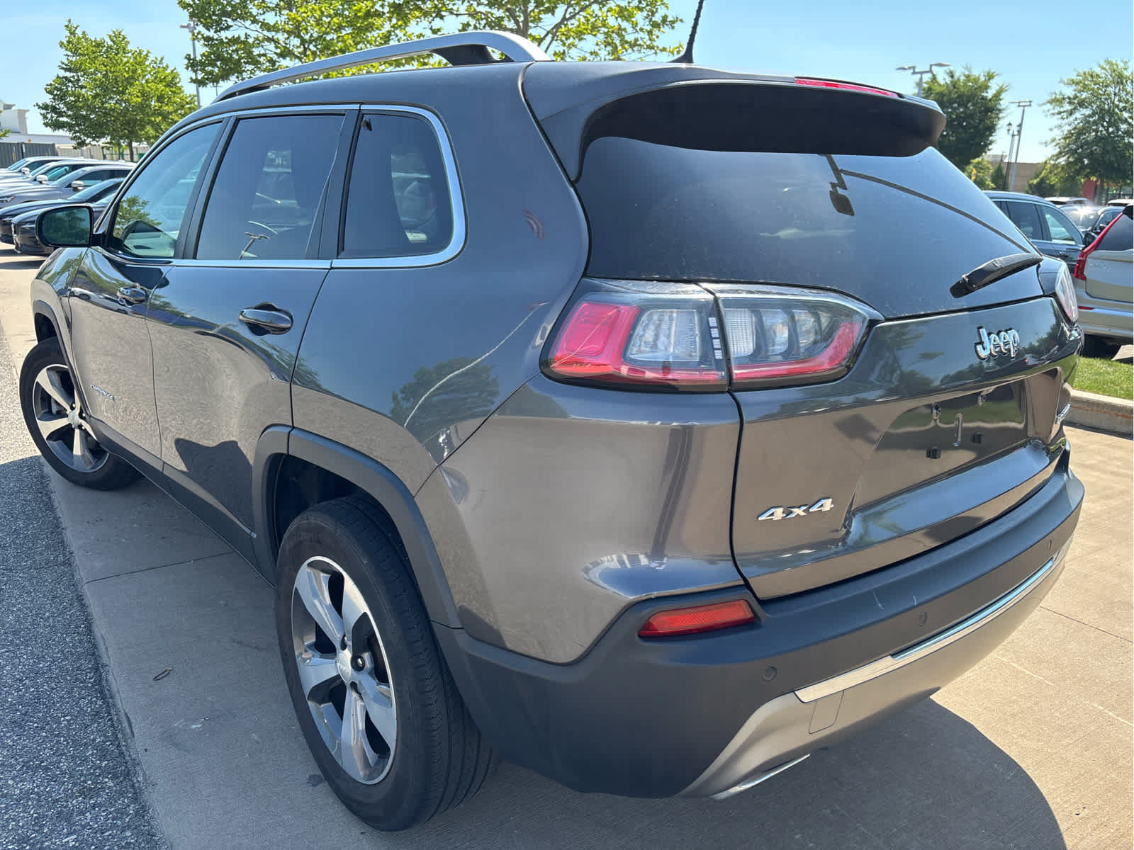 Used 2019 Jeep Cherokee Limited AWD/4WD image 5