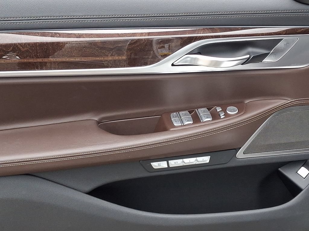 Used 2016 BMW 750i xDrive AWD/4WD image 13