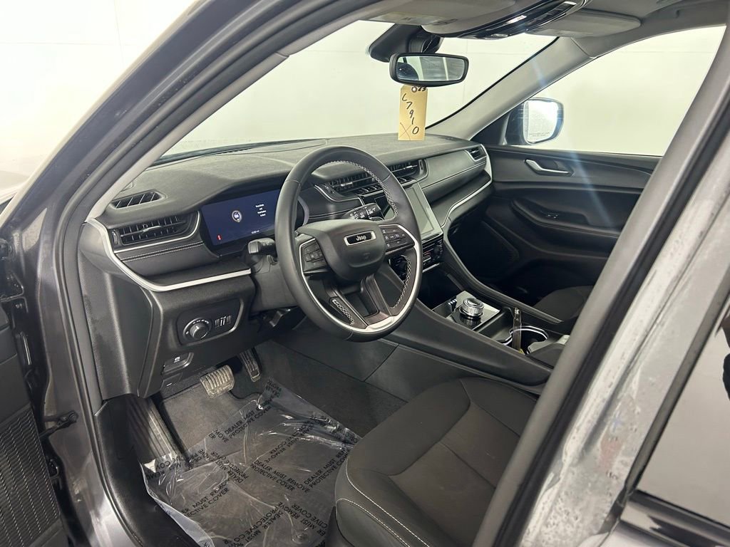 Used 2023 Jeep Grand Cherokee L Laredo AWD/4WD image 14