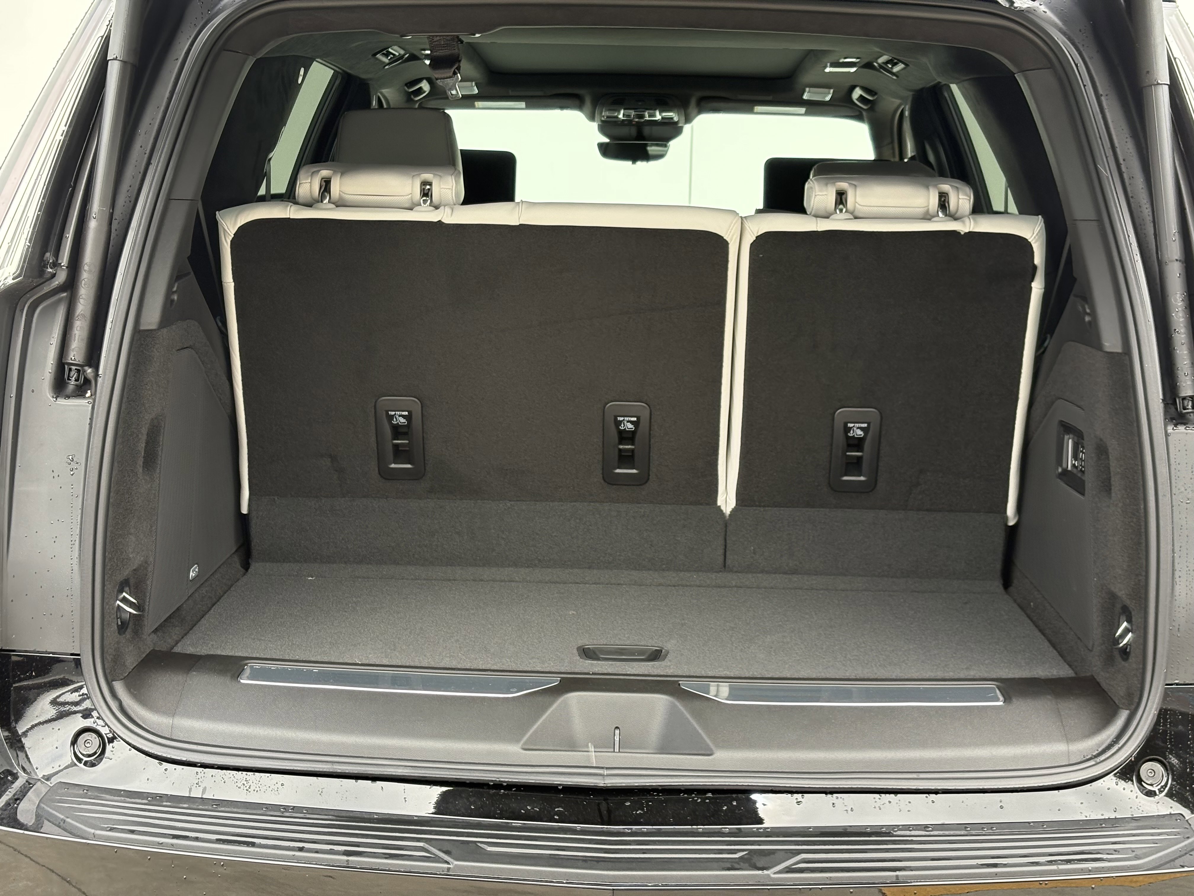 New 2026 Cadillac Escalade Platinum Sport w/ LPO, ONYX Package AWD/4WD image 9