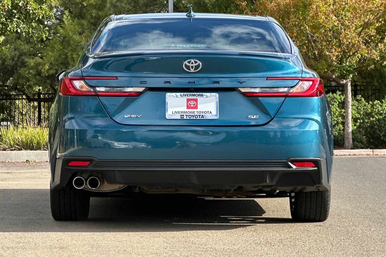 Used 2025 Toyota Camry SE FWD image 5
