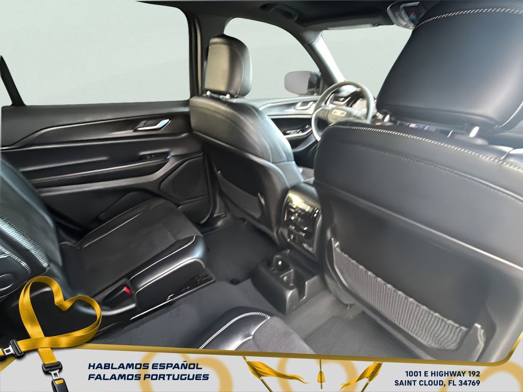 Used 2023 Jeep Grand Cherokee L Laredo image 30