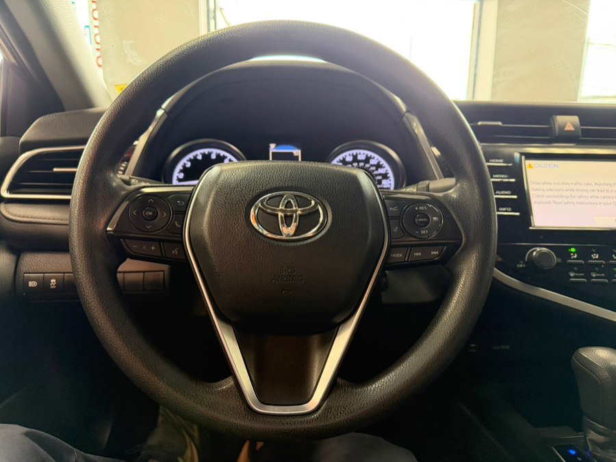 Used 2018 Toyota Camry LE FWD image 25