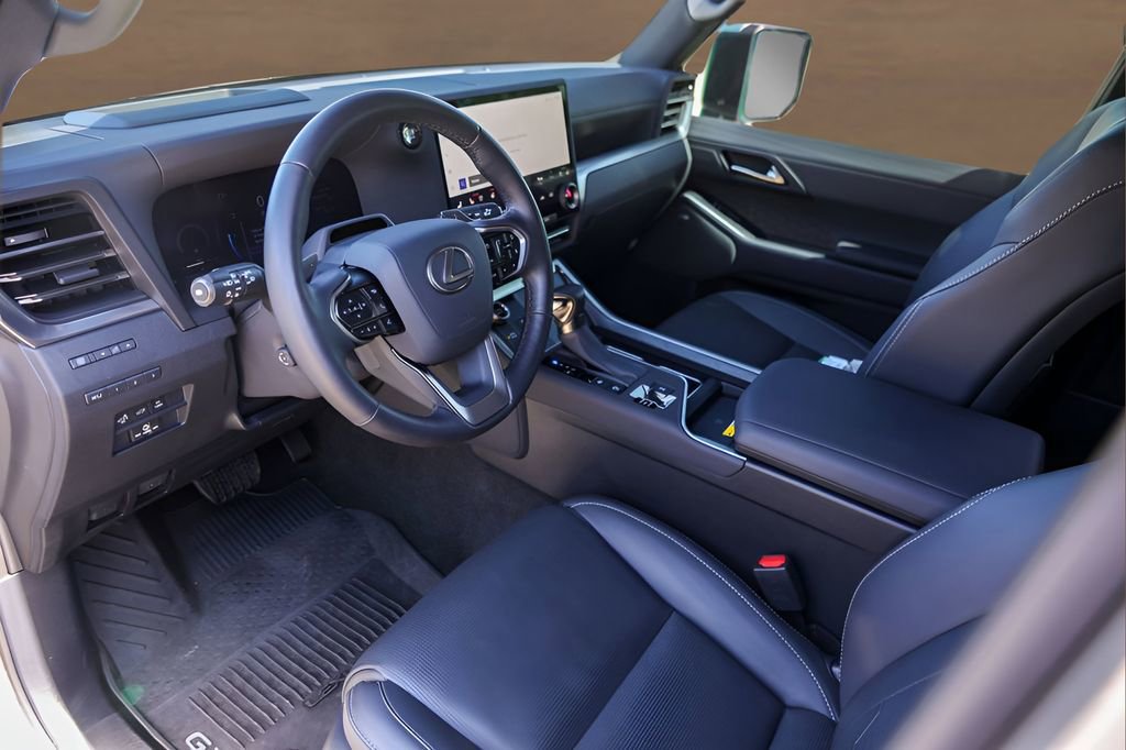 Used 2025 Lexus GX 550 w/ Accessory Package (2T) image 10