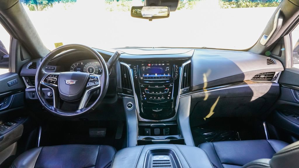 Used 2018 Cadillac Escalade ESV Platinum AWD/4WD image 16