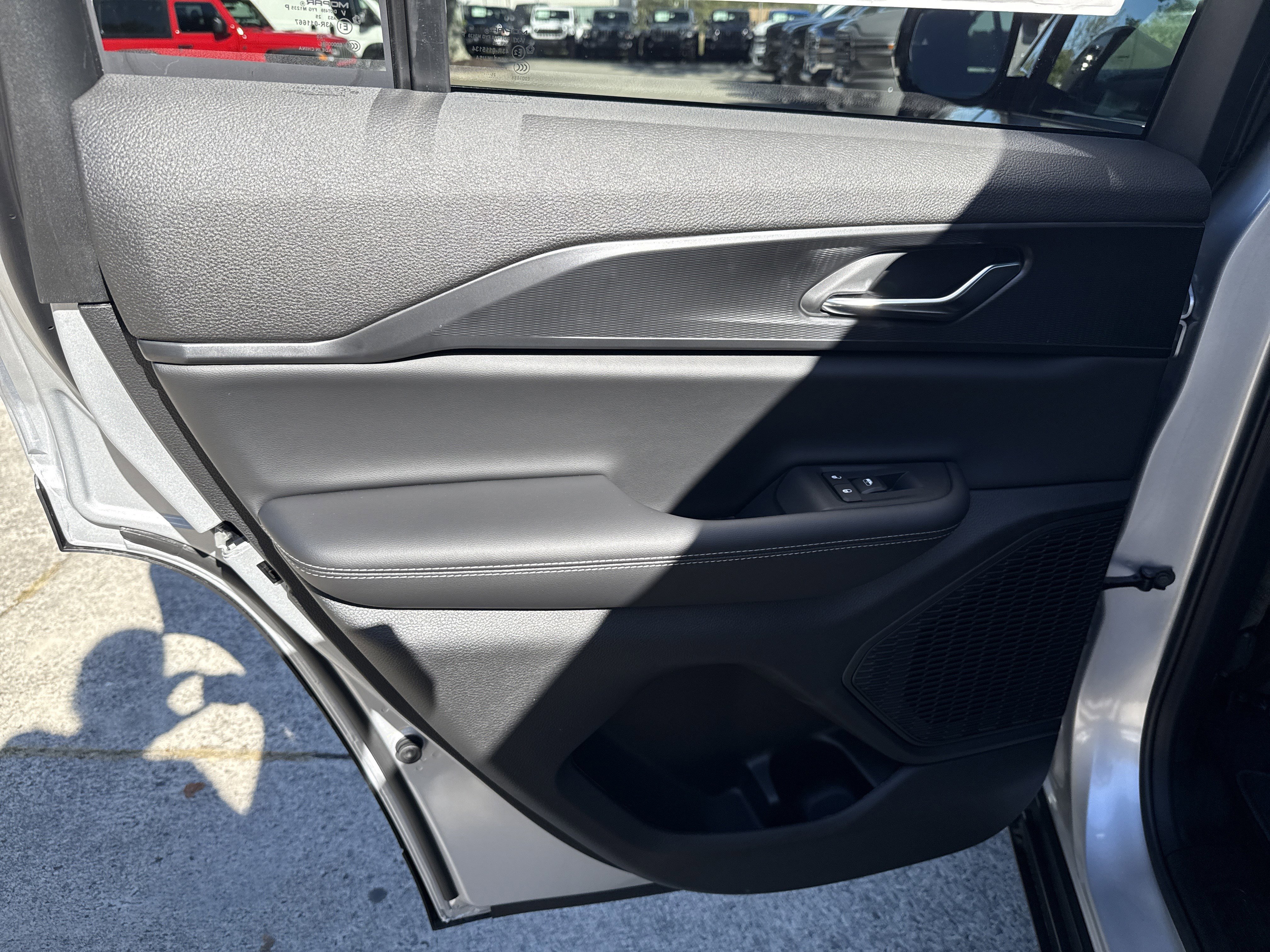 New 2025 Jeep Grand Cherokee Altitude image 23