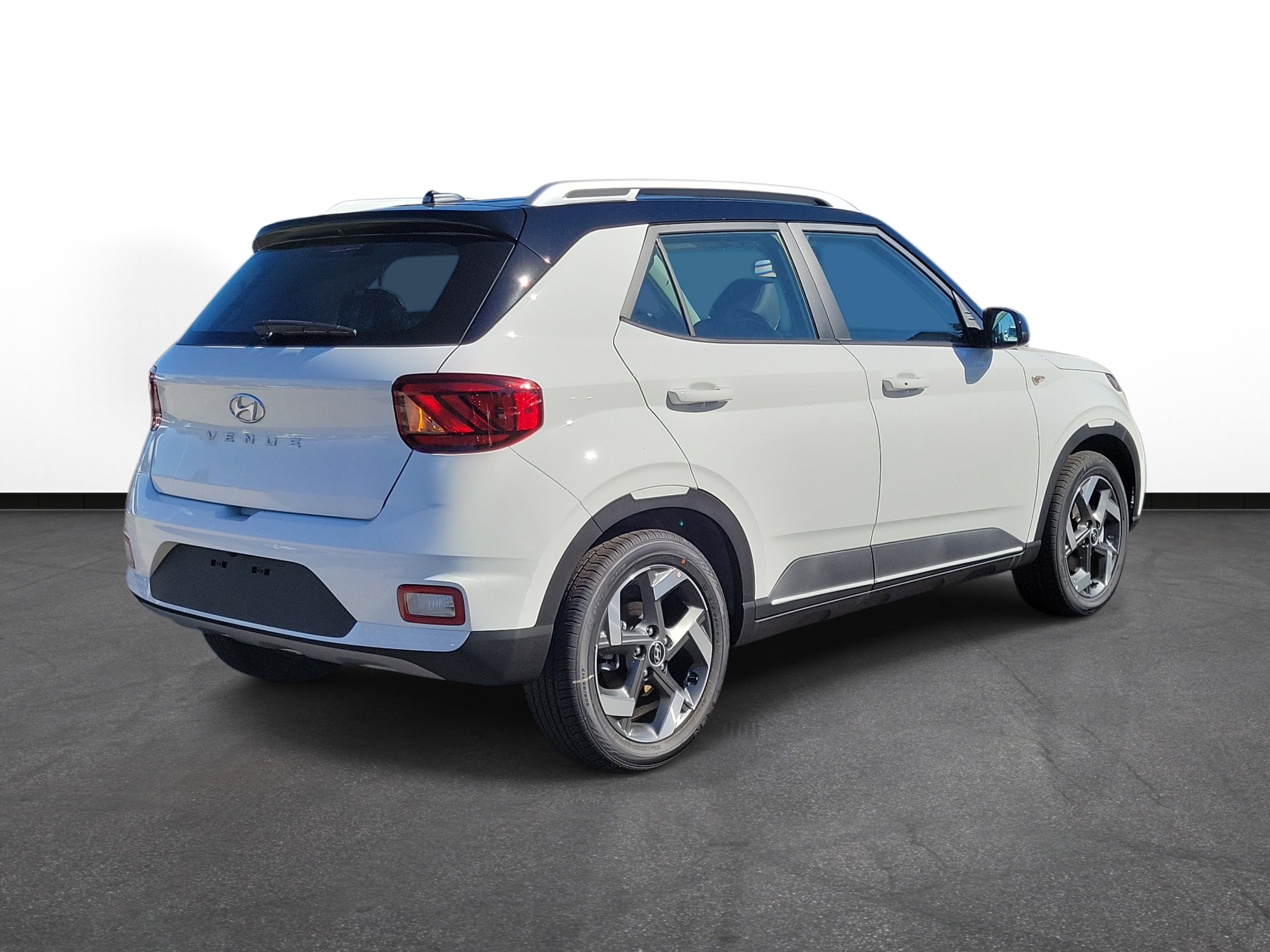 New 2026 Hyundai Venue SEL FWD image 4