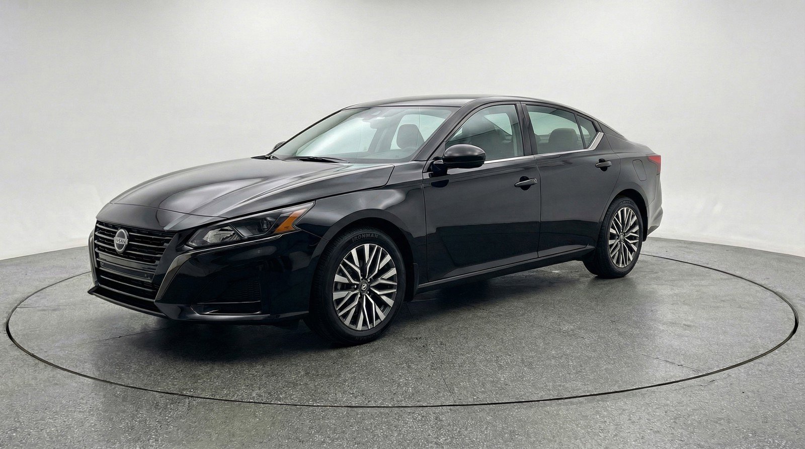 Used 2025 Nissan Altima 2.5 SV image 3