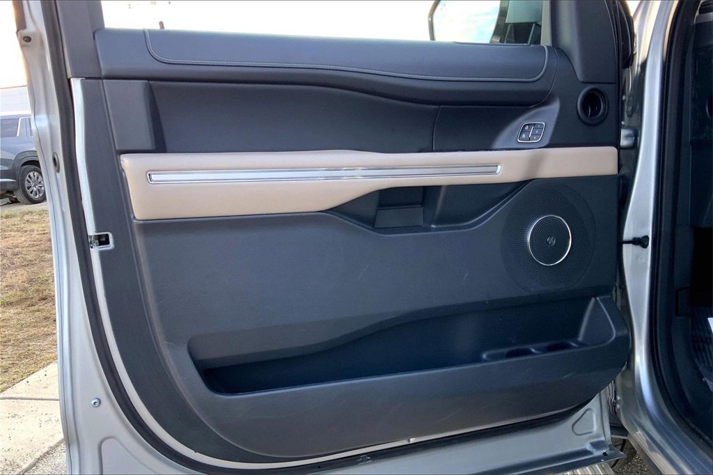 Used 2023 Ford Expedition Limited image 19