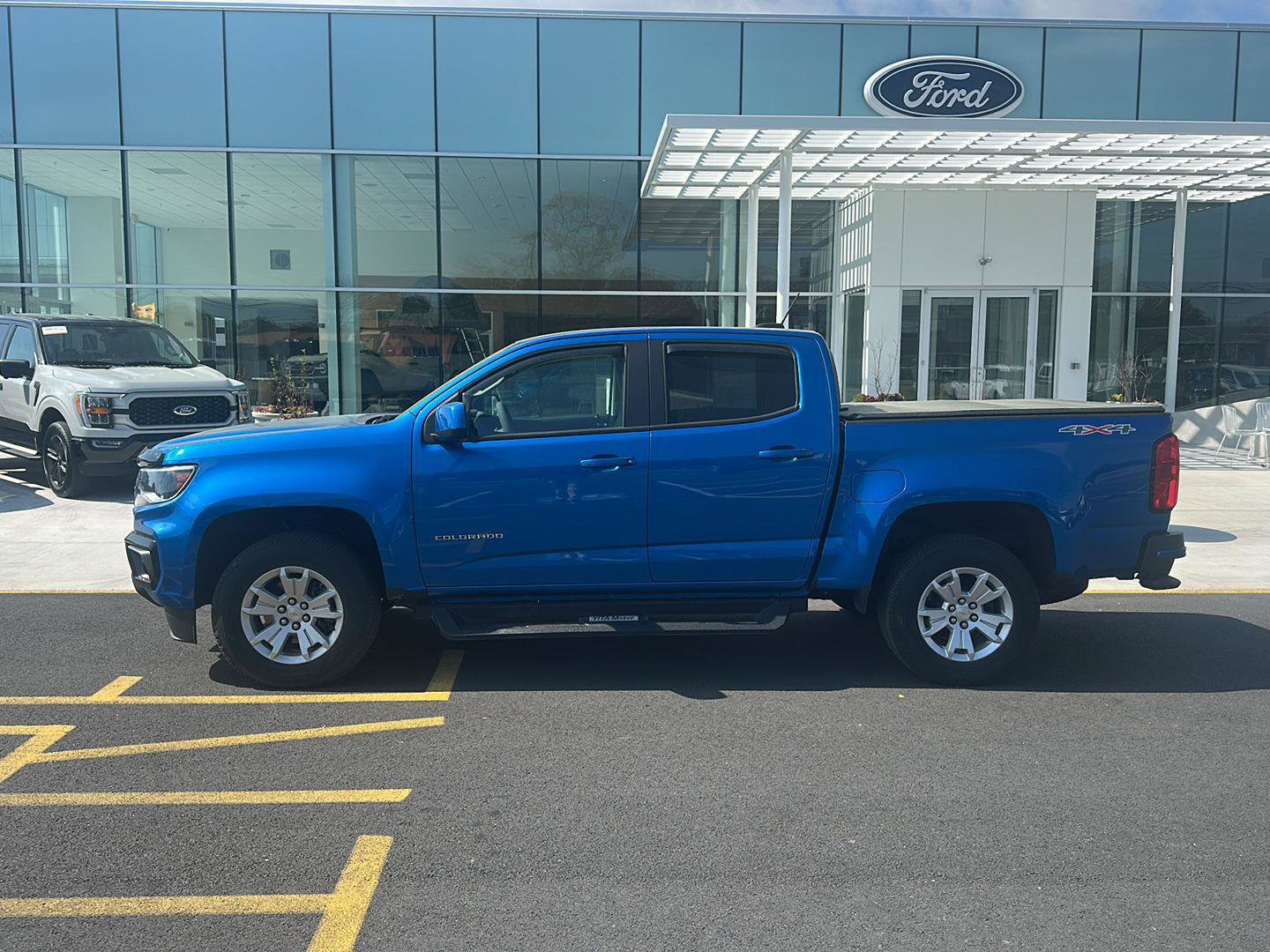 Used 2022 Chevrolet Colorado LT w/ LT Convenience Package image 3
