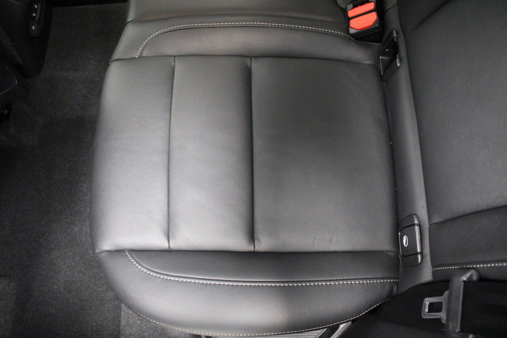 Used 2021 Volvo XC40 T5 Momentum image 23