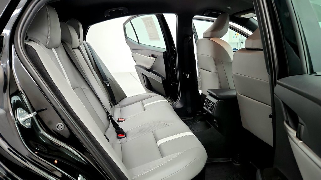 Certified 2025 Toyota Camry SE w/ Convenience Package AWD/4WD image 18