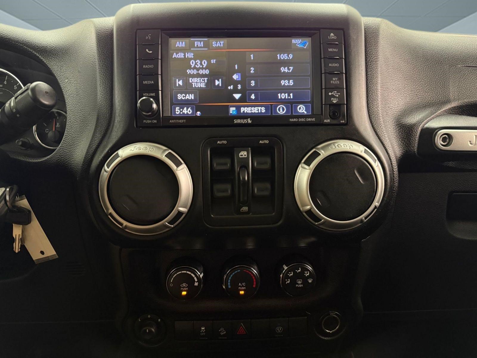 Used 2018 Jeep Wrangler Unlimited Rubicon w/ Connectivity Group AWD/4WD image 16