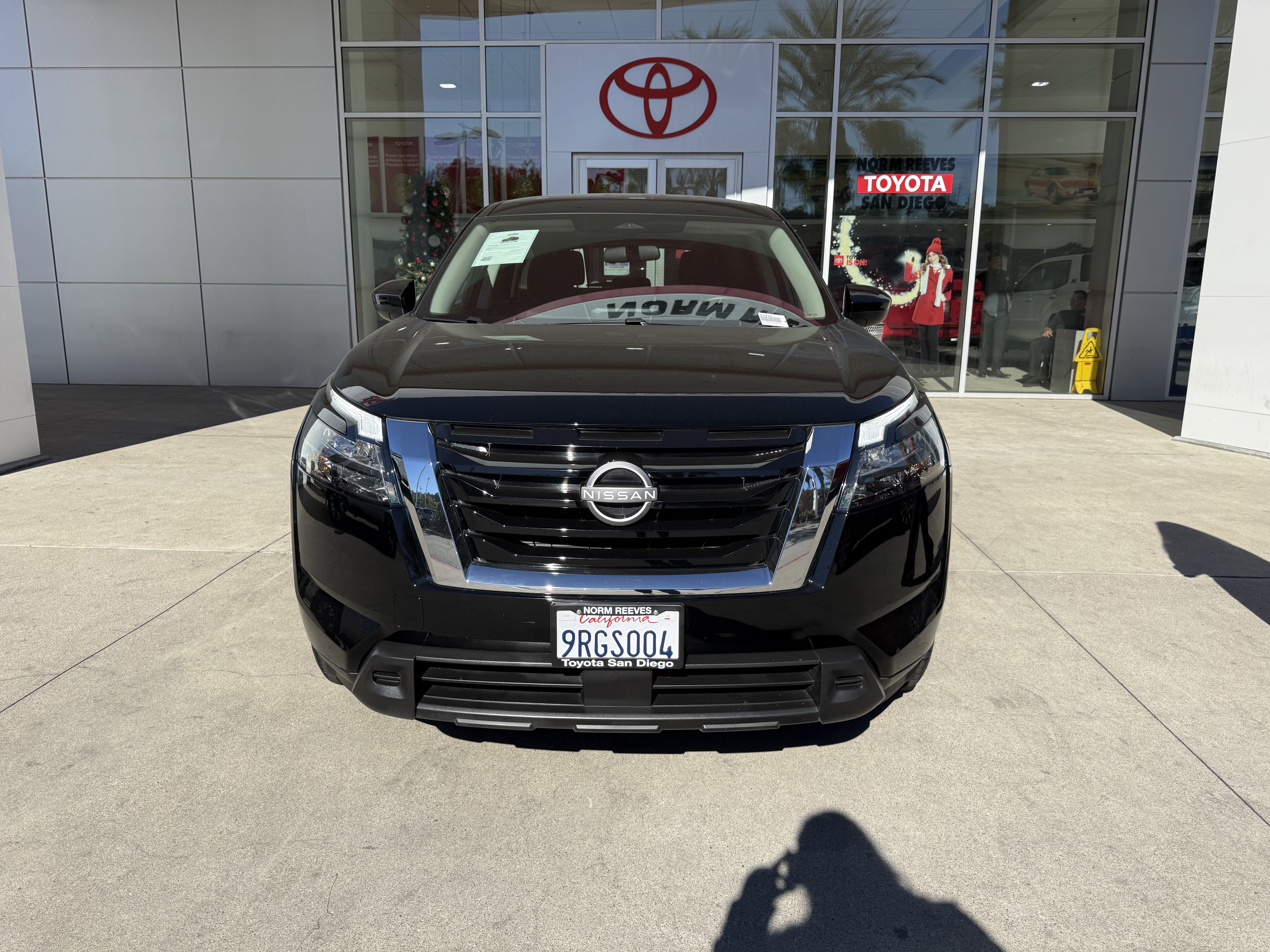 Used 2024 Nissan Pathfinder S image 29