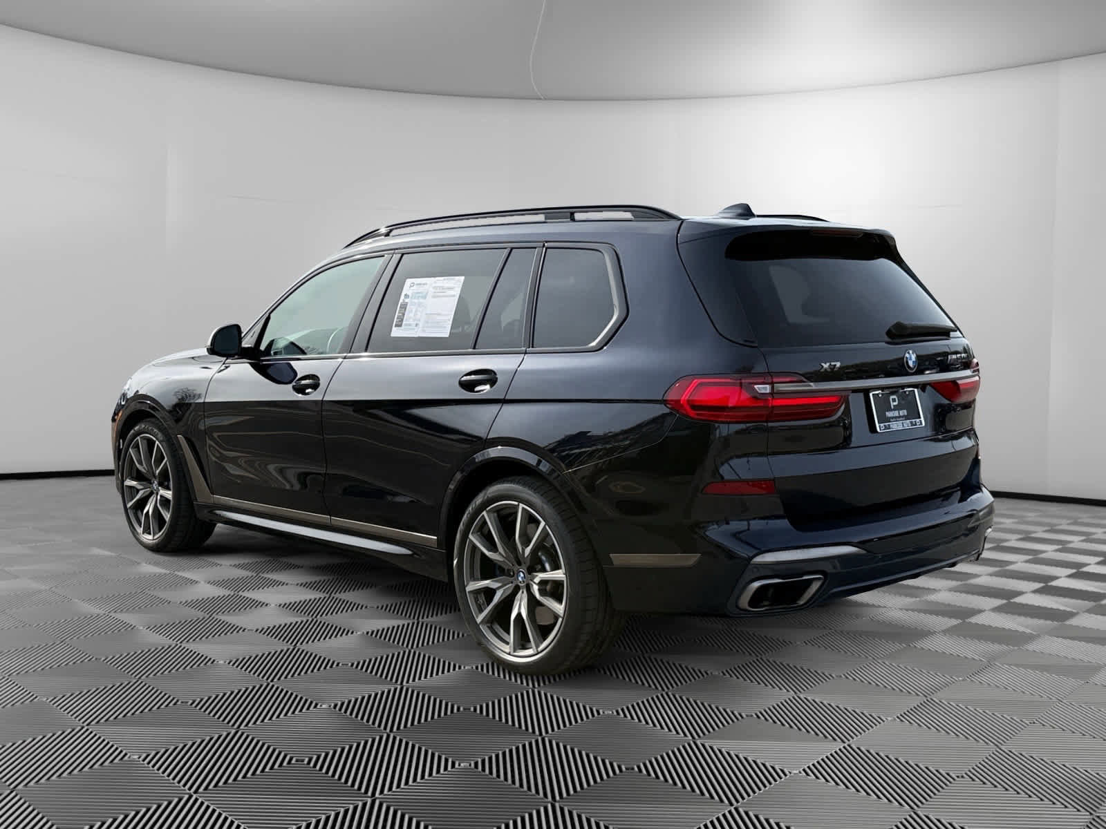 Used 2022 BMW X7 M50i image 3