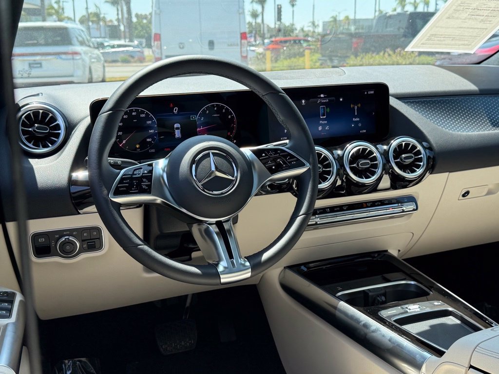 Used 2025 Mercedes-Benz GLA 250 4MATIC image 27